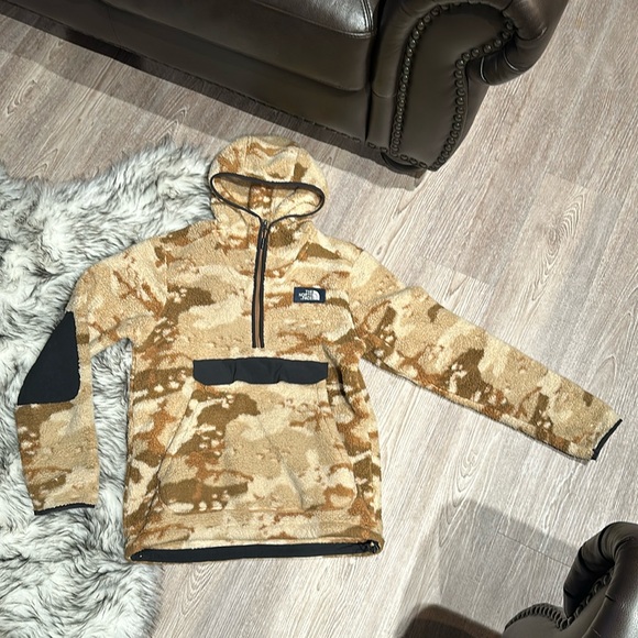 The North Face Dusty Camo Half-Zip Pullover Fleece Hoodie - Picture 8 of 12